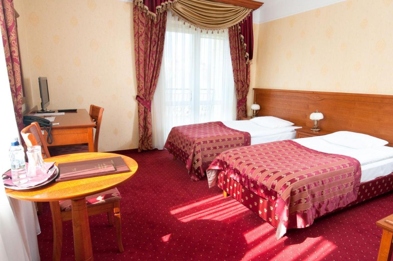 Hotel Korona ซานดอเมียร์ช ภายนอก รูปภาพ