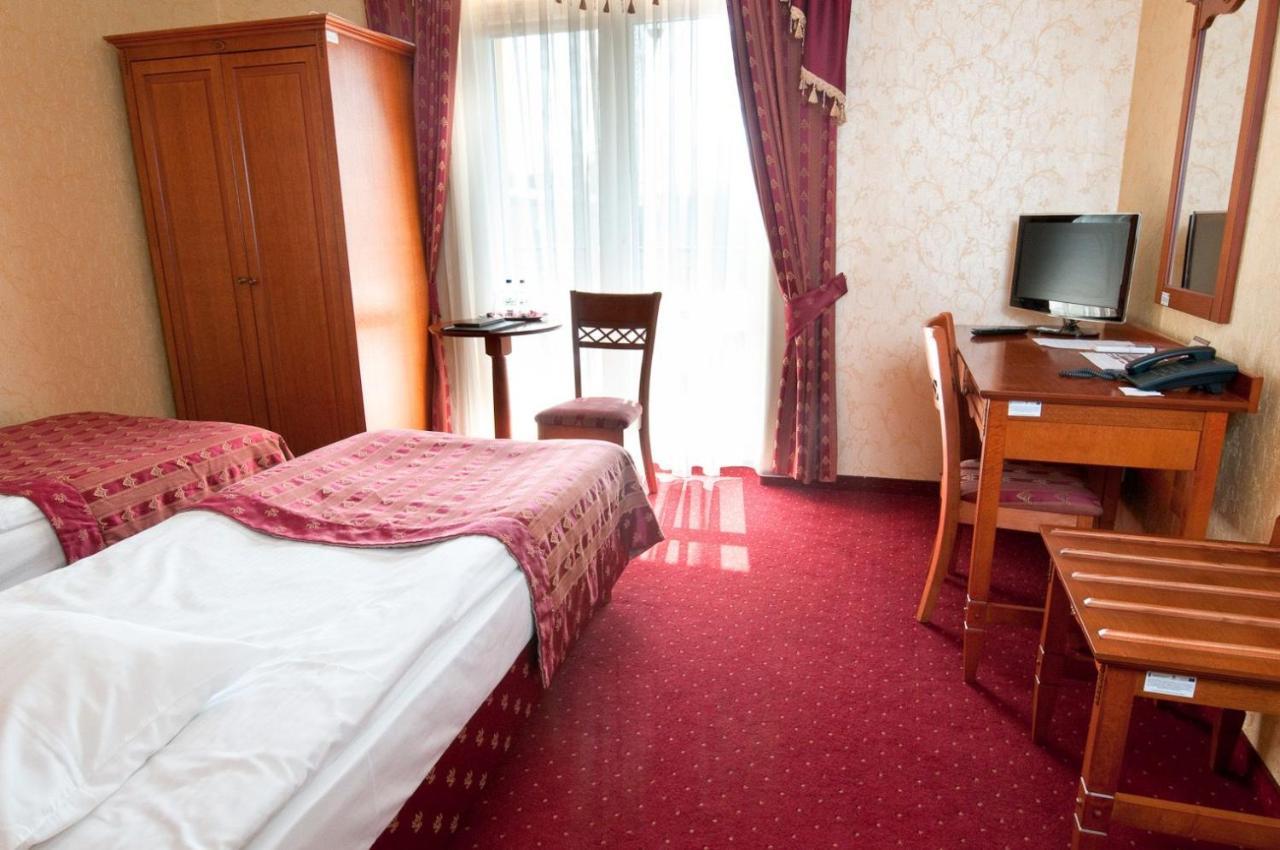 Hotel Korona ซานดอเมียร์ช ภายนอก รูปภาพ