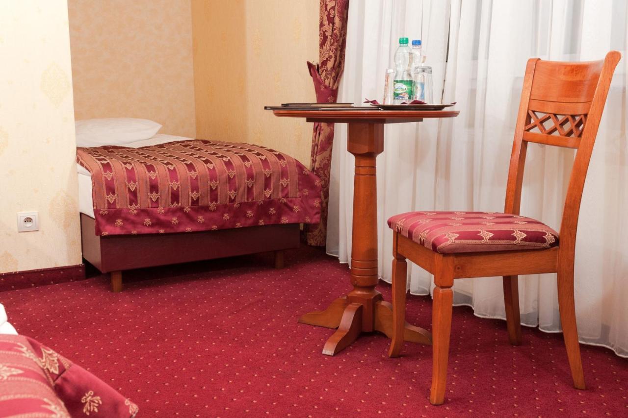 Hotel Korona ซานดอเมียร์ช ภายนอก รูปภาพ
