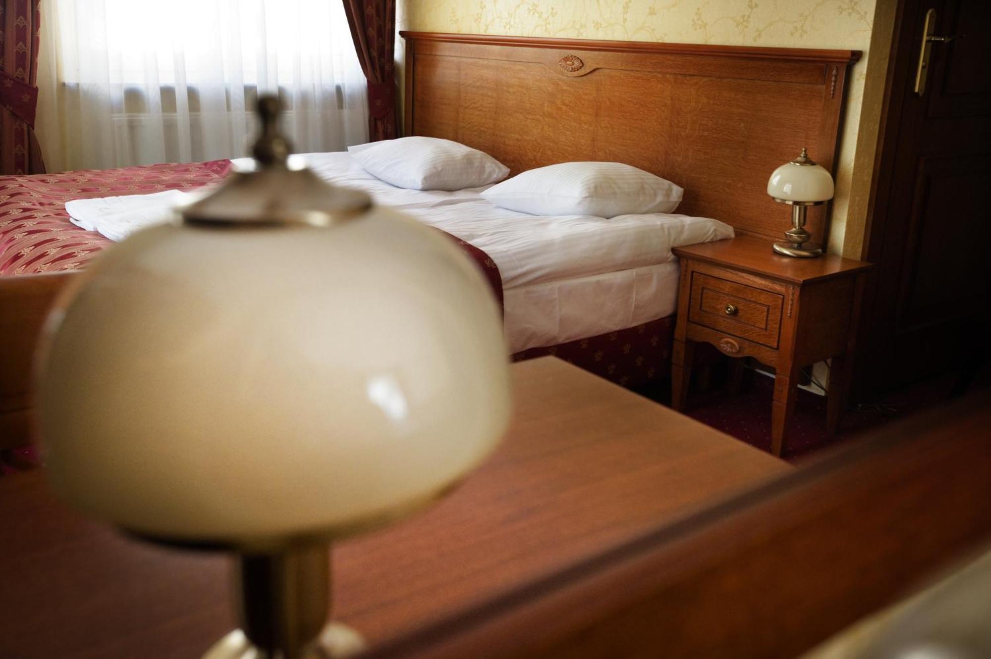 Hotel Korona ซานดอเมียร์ช ภายนอก รูปภาพ