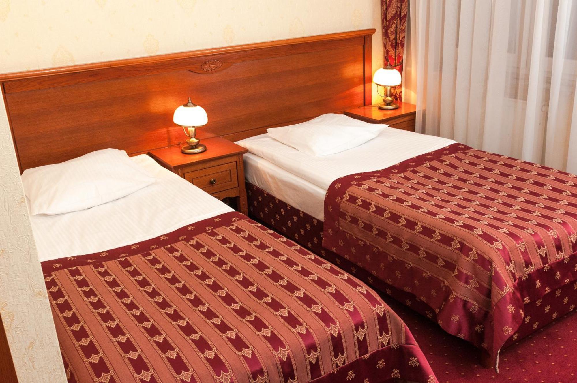 Hotel Korona ซานดอเมียร์ช ภายนอก รูปภาพ