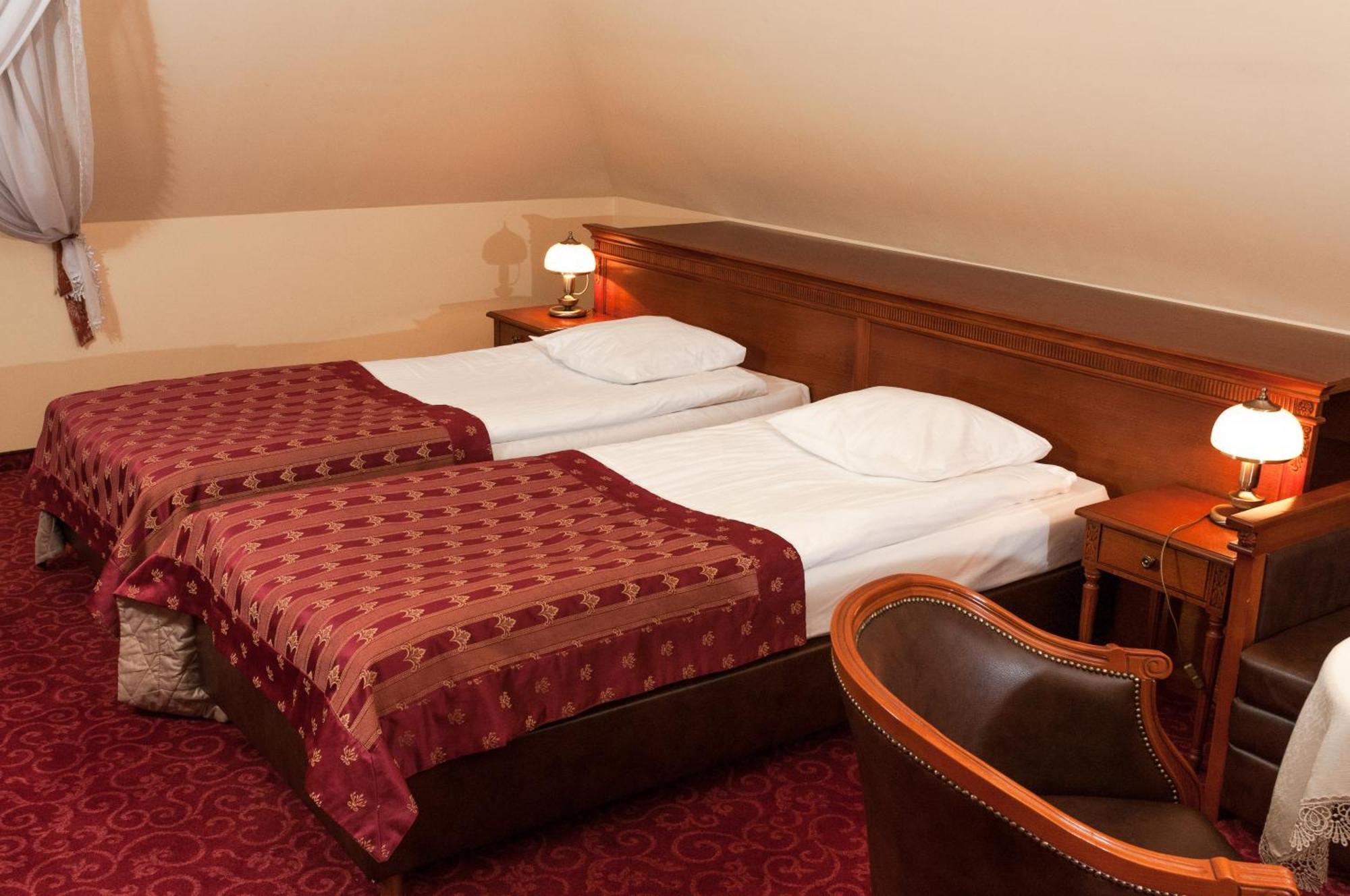 Hotel Korona ซานดอเมียร์ช ภายนอก รูปภาพ
