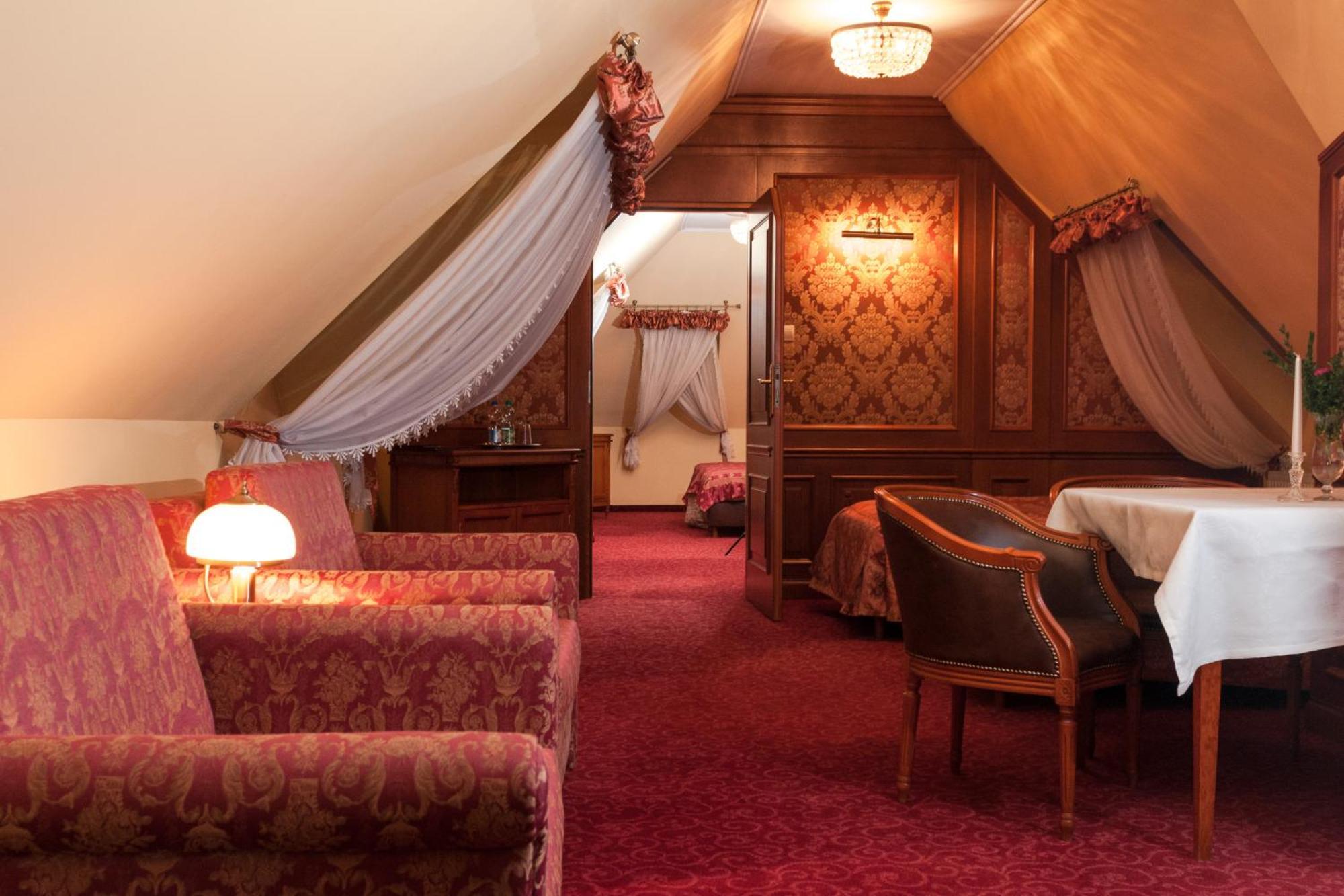 Hotel Korona ซานดอเมียร์ช ภายนอก รูปภาพ