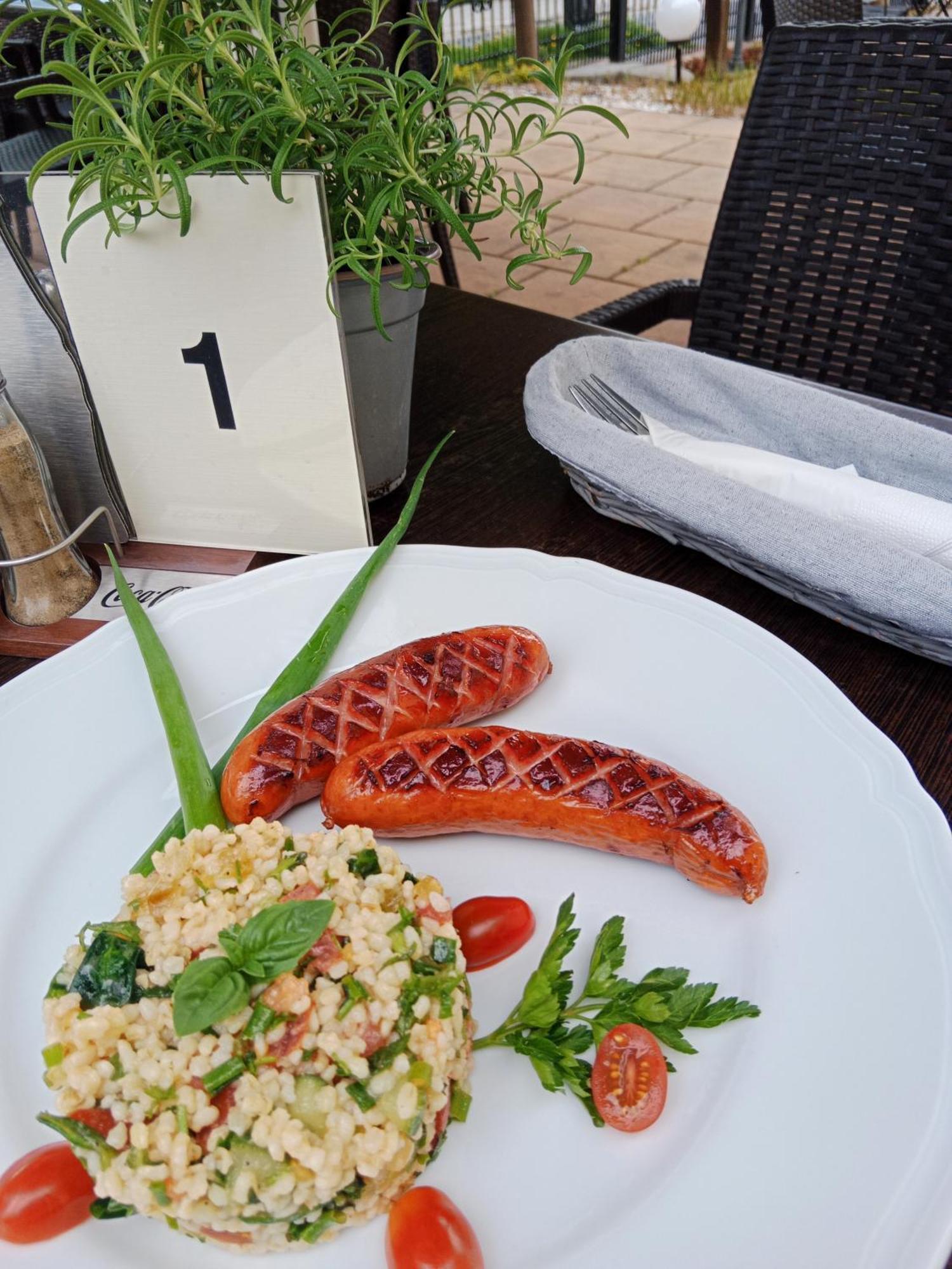 Hotel Korona ซานดอเมียร์ช ภายนอก รูปภาพ
