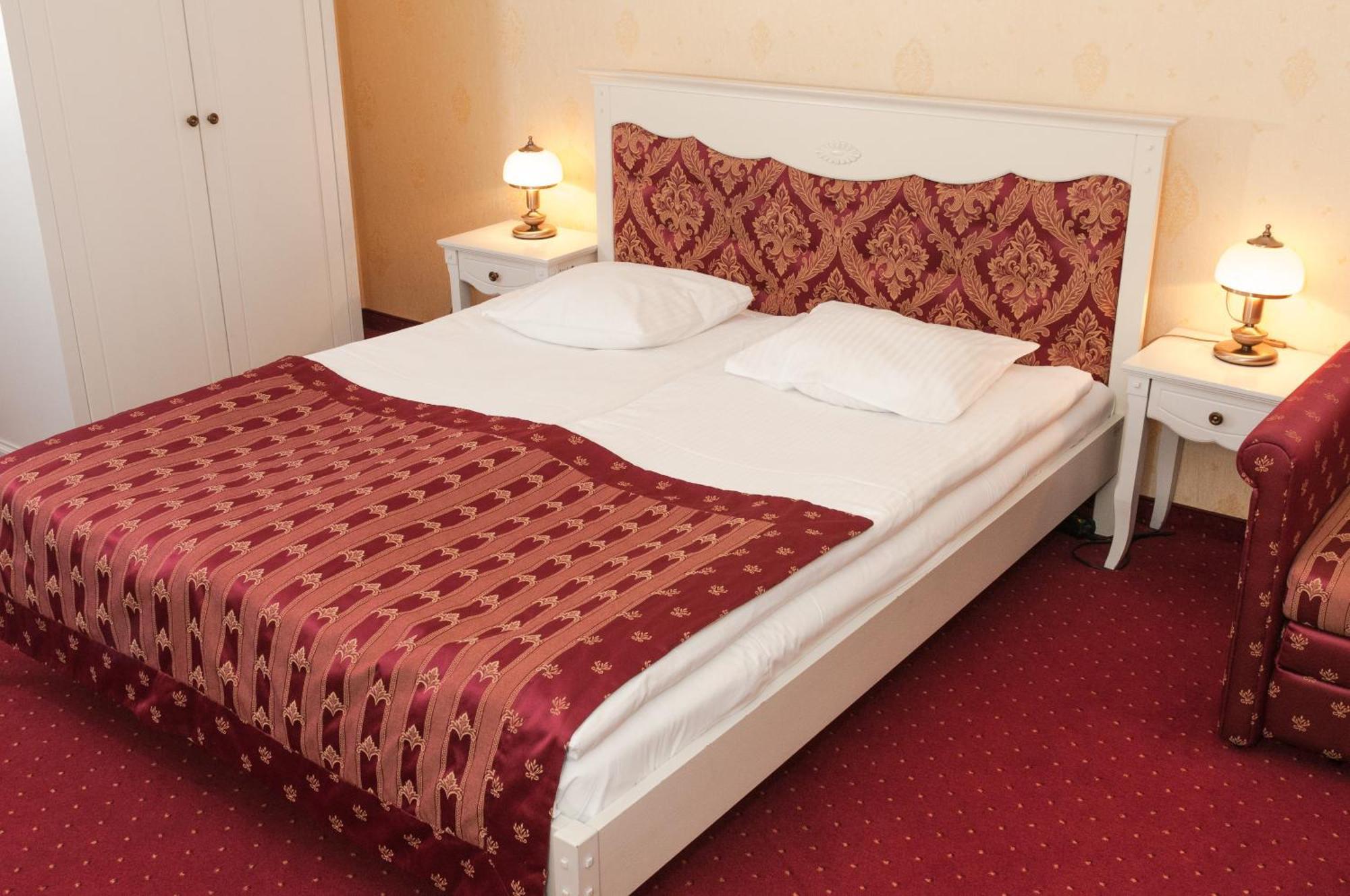 Hotel Korona ซานดอเมียร์ช ภายนอก รูปภาพ