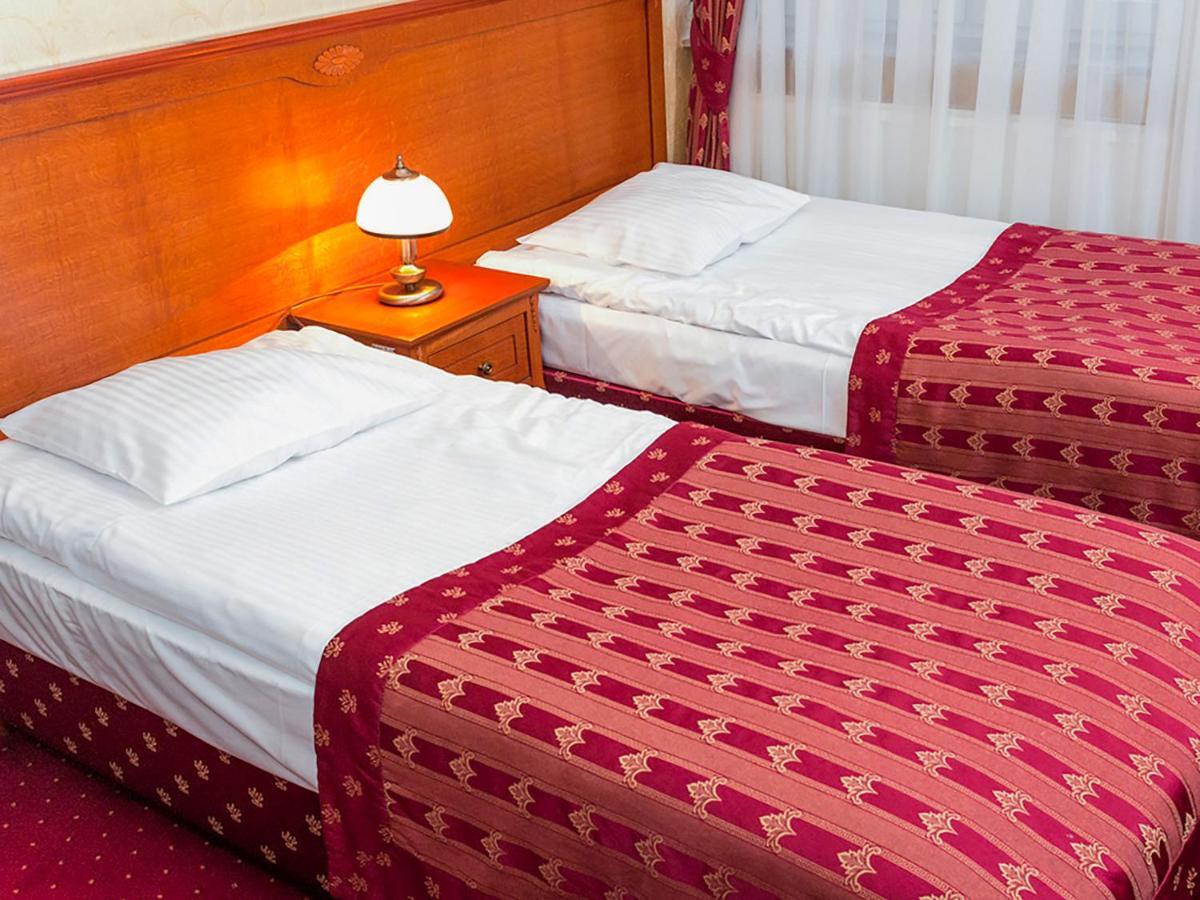 Hotel Korona ซานดอเมียร์ช ภายนอก รูปภาพ