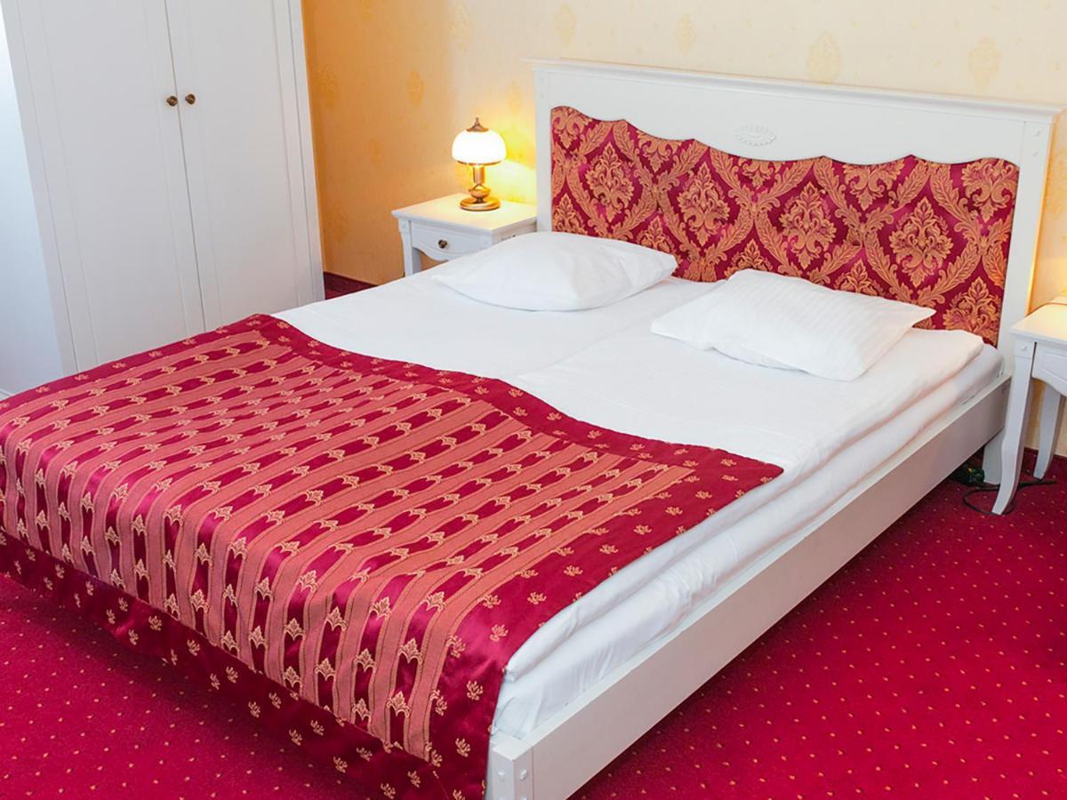 Hotel Korona ซานดอเมียร์ช ภายนอก รูปภาพ