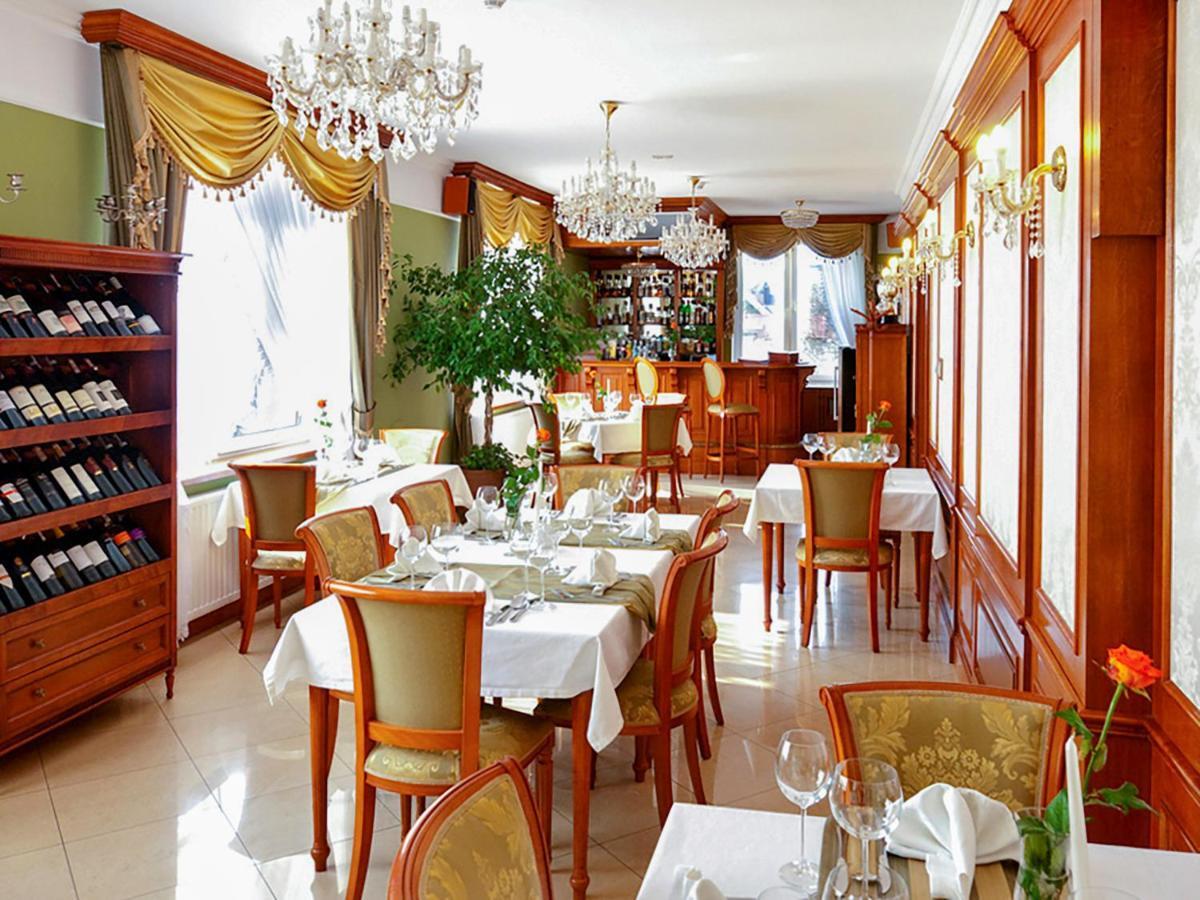 Hotel Korona ซานดอเมียร์ช ภายนอก รูปภาพ